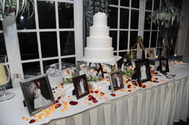 wedding cake with family photos